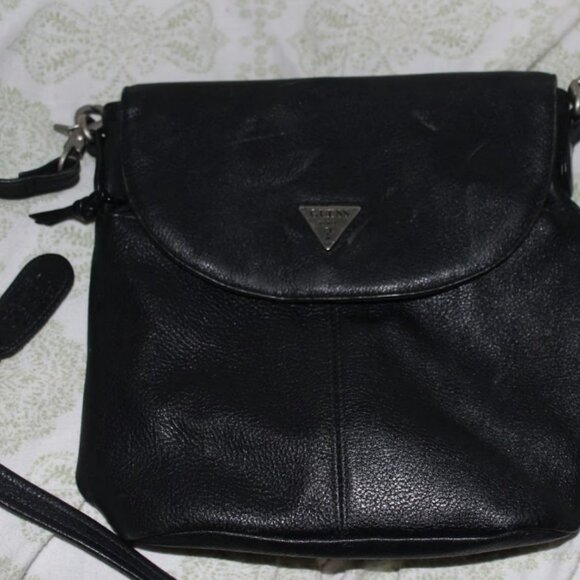 Vintage Black Leather Style GUESS Purse With Long Clip Shoulder Strap Zipper Y2K - Picture 2 of 6